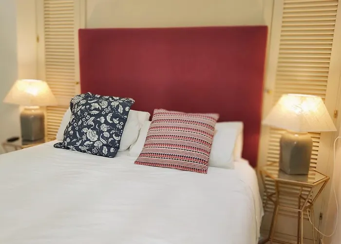 Homeyseville-Bright Apartment At Santa Cruz 4 Pax, Parking Optional