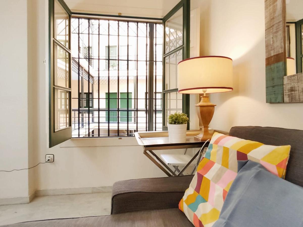 Homeyseville-bright At Santa Cruz 4 Pax, Parking Optional Apartament Sewilla